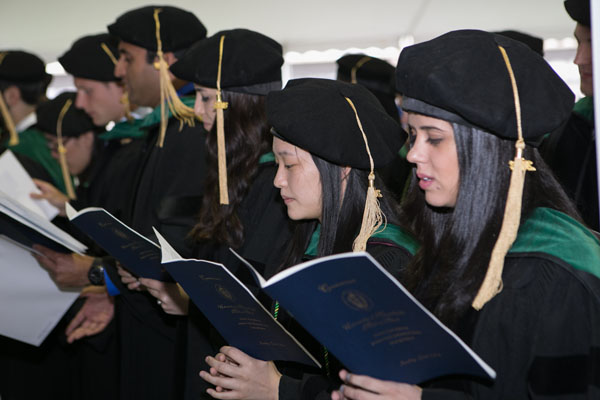 SOM graduates recite the Oath of Maimonides.