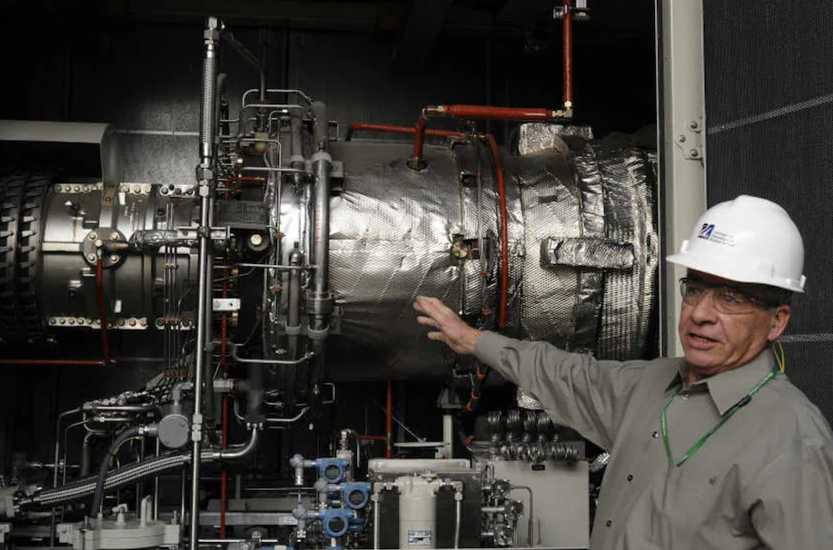 Turbine and guy use PNG.PNG