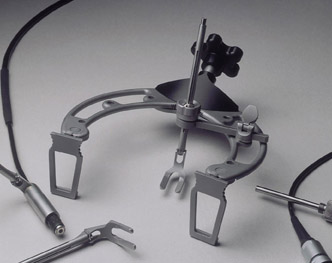 Retractor system for off pump CABG procedure, US Patent 6,323,500