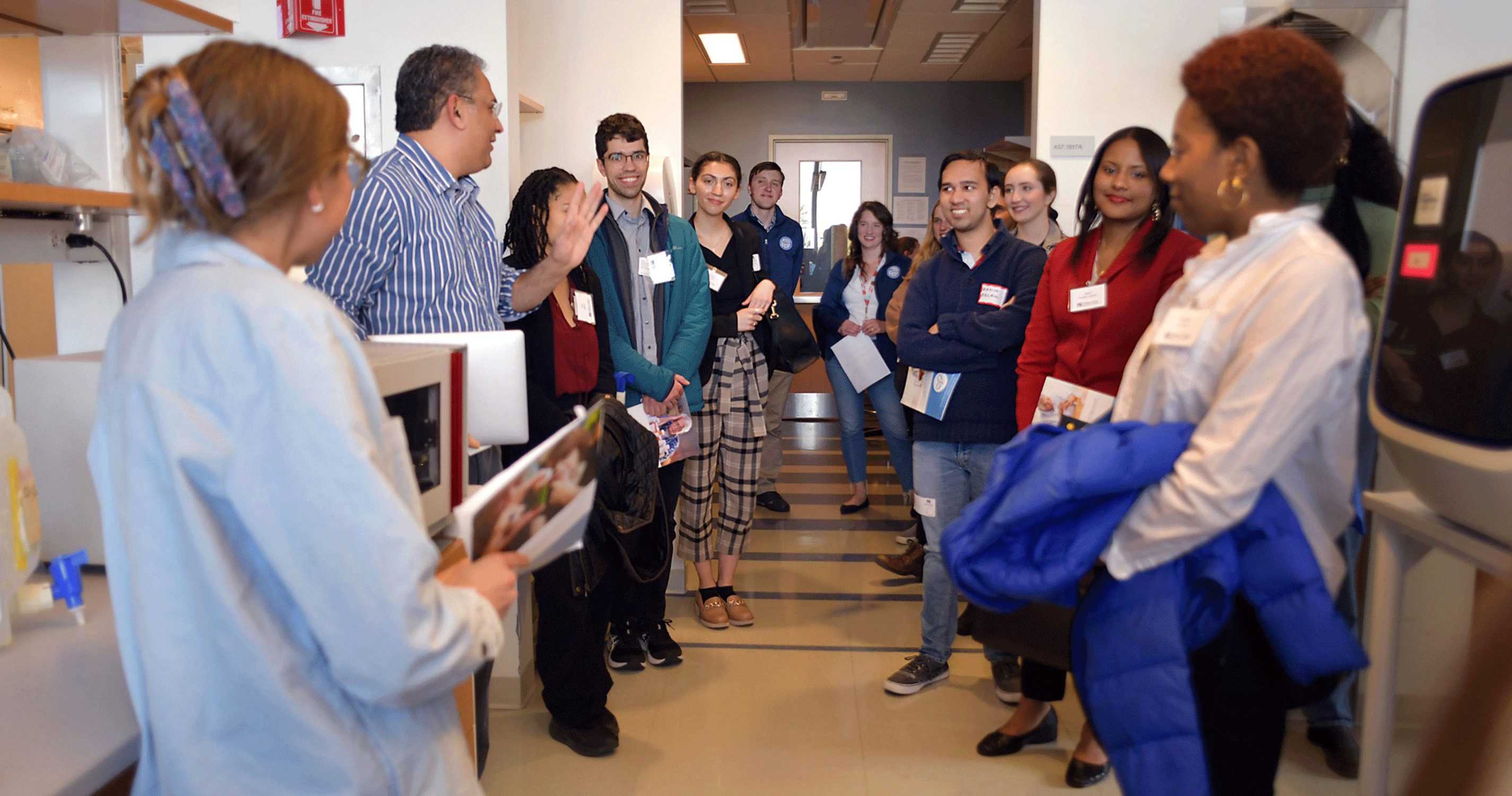 Accepted applicants touring the medical school labs.
