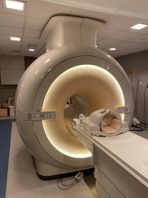 3T Scanner Adv MRI.jpg