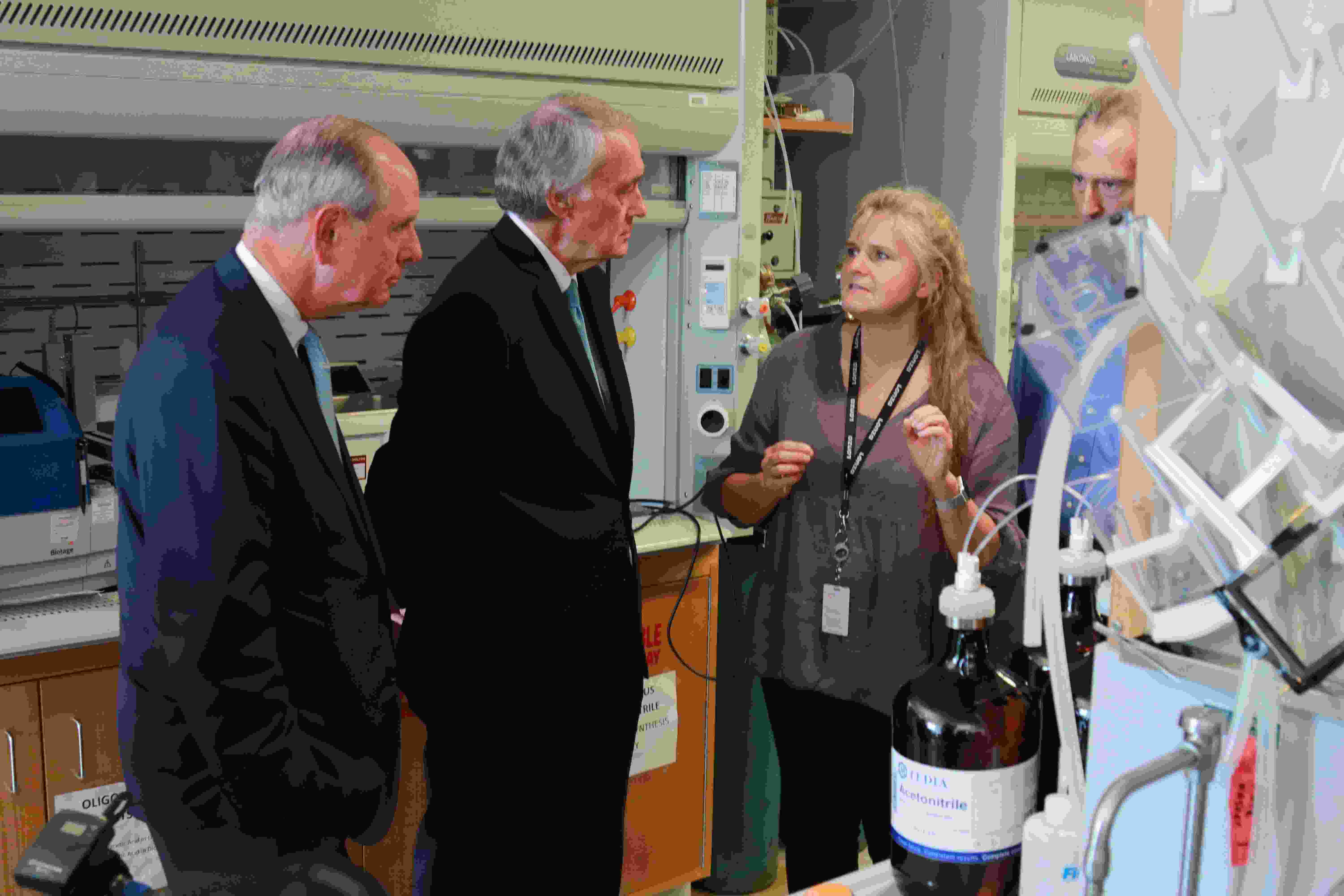 Khvorova Lab visit with Senator Markey and Chancellor Collins