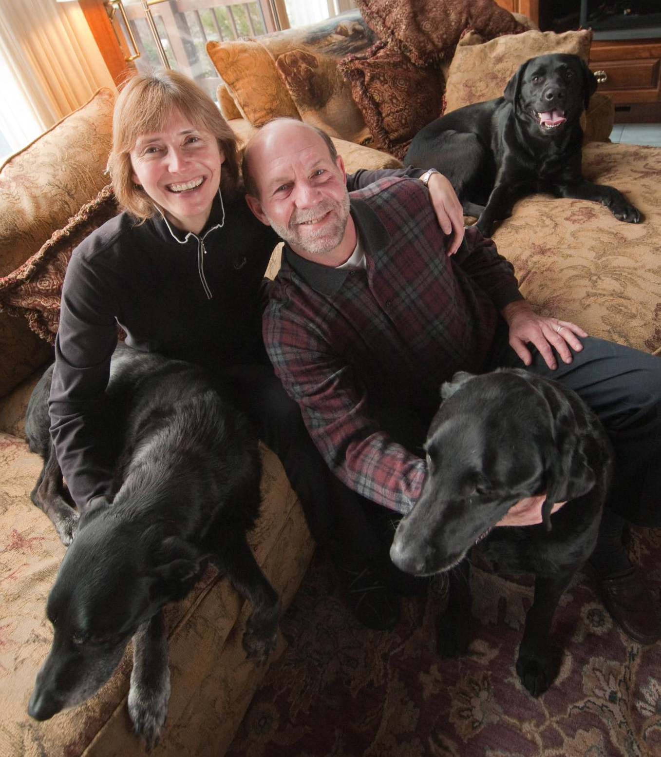 Tracey brooks with family and dogs