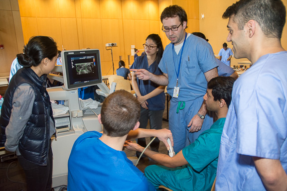 Dr. Alan Goldstein demonstrating ultrasound to UMMS medical students