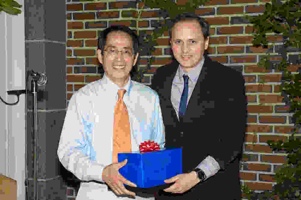 Dr. Zheng congratulates Abdominal Imaging Fellow Dr. Eduardo Scortegagna
