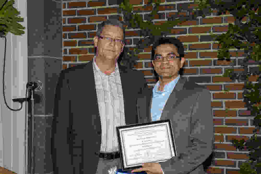 Dr. Wicky van Doyer congratulates VIR Fellow Dr. Mohammad Umair