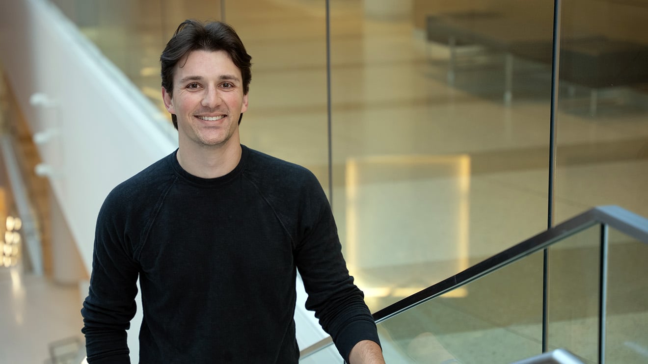 Maxwell Stukalin receives Worcester District Medical Society student achievement award