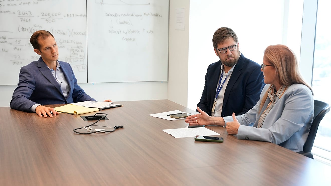 U.S. Rep. Jake Auchincloss visits UMass Chan to discuss research funding cuts, point-of-care clinical trials