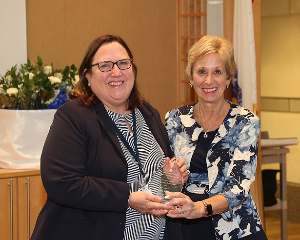 Kimberly Keres Hall accepts the GSN Dean’s Award from Dean Vitello.