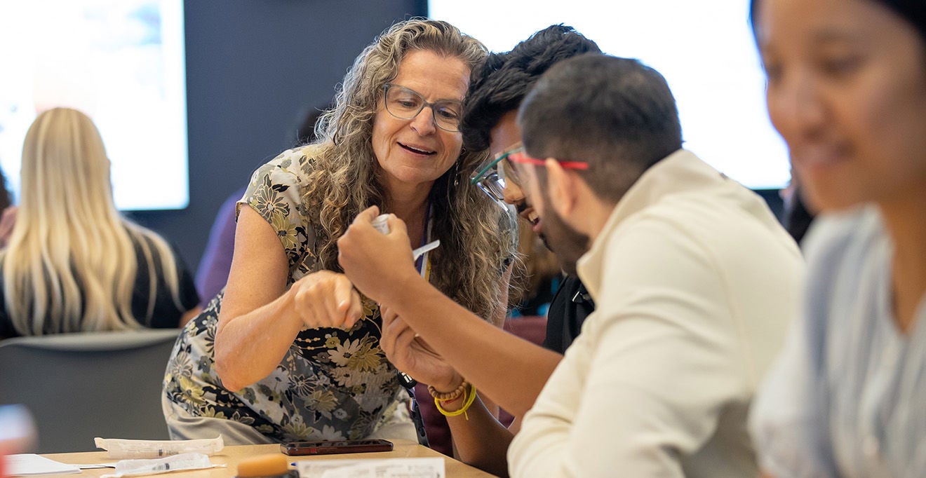 Melissa Fischer receives prestigious Alpha Omega Alpha teaching award