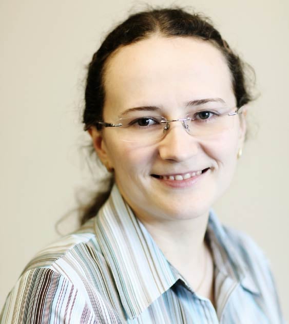 Raluca Gordan Headshot